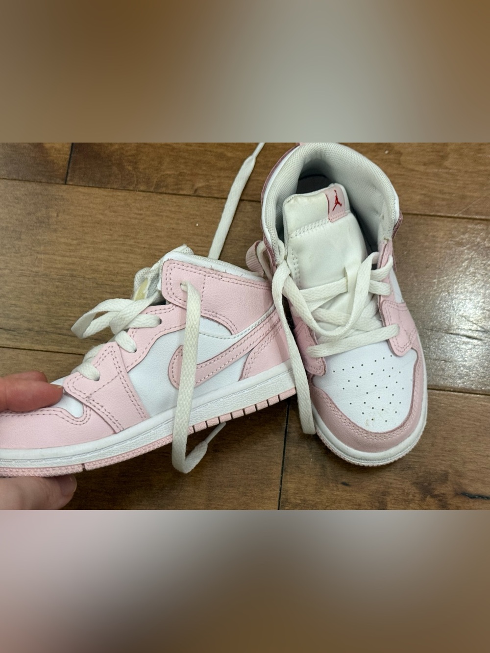 Jordan Kids Low-Top Sneakers in Pink and White